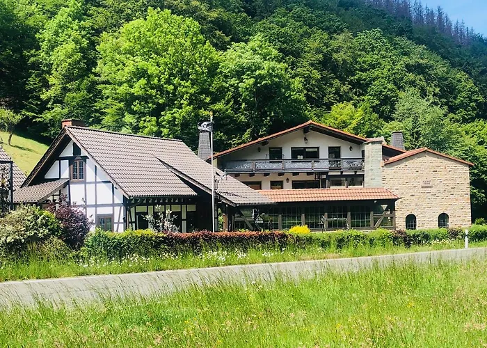 Zur Alten Schmiede 이제를론